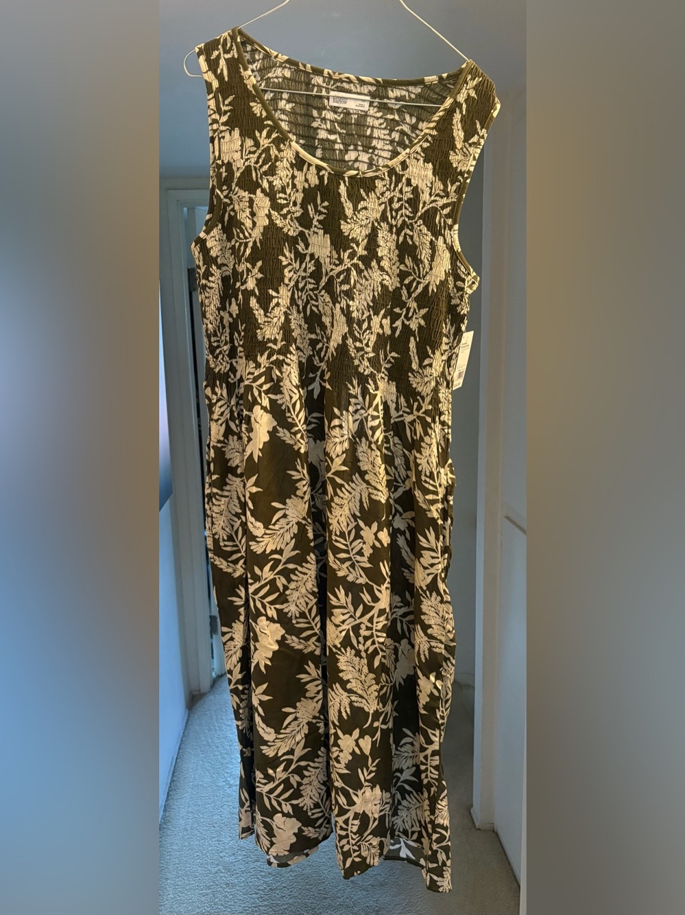 Women’s Croft & Barrow Sleeveless Olive Green Floral Midi smocked bodice dress